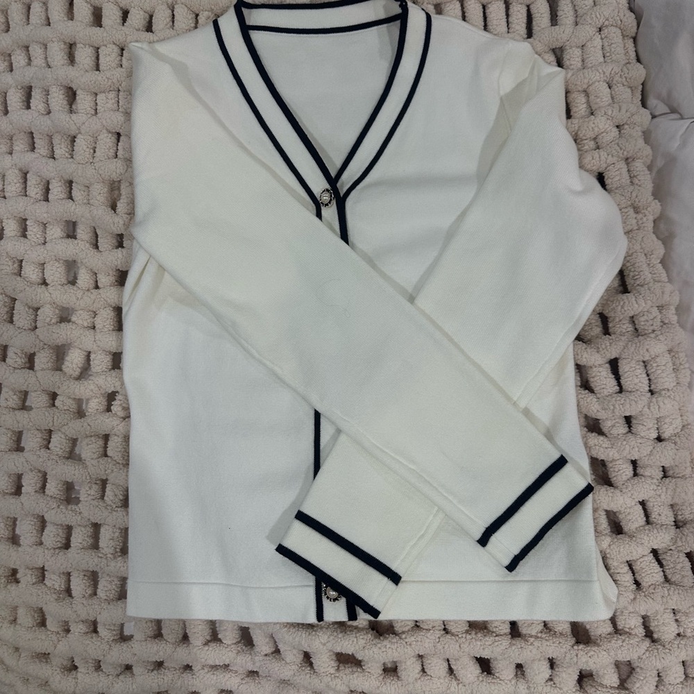 Cardigan - Picture 5 of 8